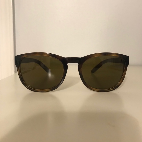 Tortoise Sunglass Hut Collection - Picture 4 of 4